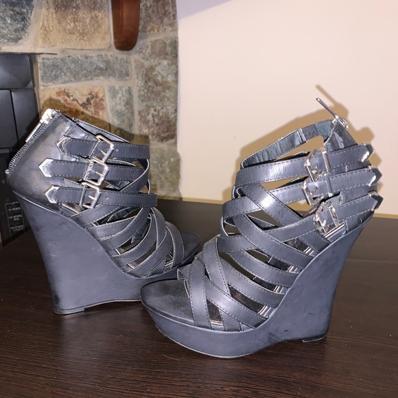 KENDALL + KYLIE Madden Girl 'Fortune' Wedge Sandal - Picture 1 of 5